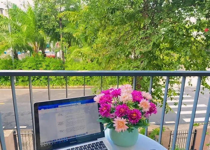 Chuoi 5 Phong Ngu Royal Lotus - Giap Bien Apartment *